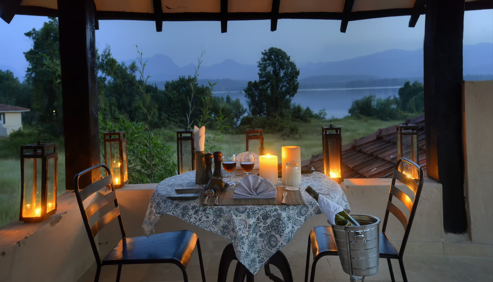 DenwaBackwaters_Dinner alfresco_0004